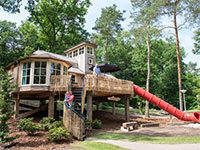 4-persoons tree house